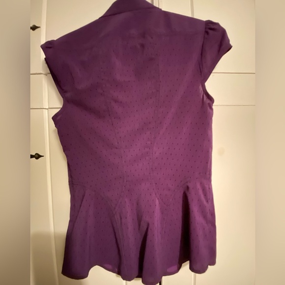 EXPRESS ruffle front, cap sleeve dark purple top with tiny black polka dots. XS - Picture 3 of 6